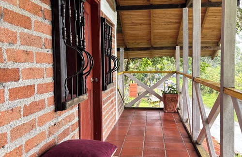 Filandia Cabina | Peaceful Filandia Cabin – Nature, Views & Horses