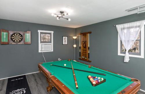 Arden Casa | Peaceful, fun, & funky round home with pool table