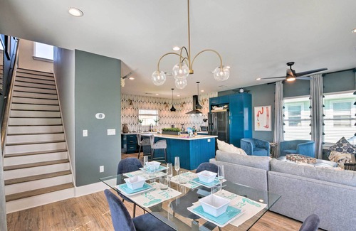 Pointe San Luis Casa | Peaceful Galveston Getaway w/ Deck: Walk to Beach
