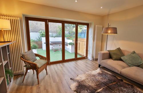 Bow West Apartamento | Peaceful Garden Apartment on Roman Road