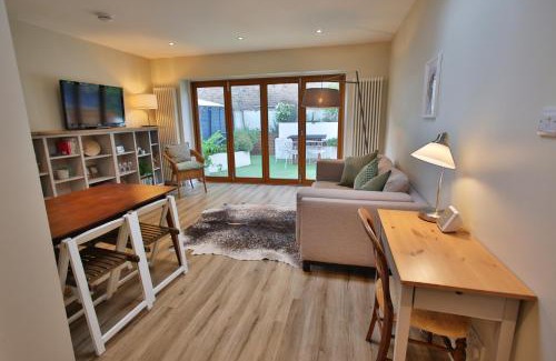 Bow West Apartamento | Peaceful Garden Apartment on Roman Road