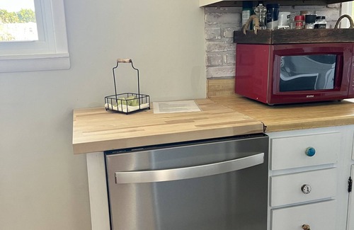 Rehoboth Beach Cabaña | Peaceful garden cottage, close to OUTLETS, fire pit, dog friendly!
