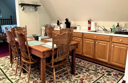 Lexington Cabaña | Peaceful Gardenside cottage 5 minutes from downtown Lexington VA