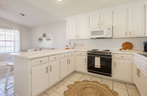 Summer Breeze Condominio | Peaceful Gated Resort-4 Min Walk To Beach! Snowbirds Welcome!