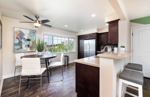 Thousand Oaks Apartamento | Peaceful & Gated 2 King Bd 2 Bth, 1 Gig WiFi near CLU, FSAC & Proactive Sports