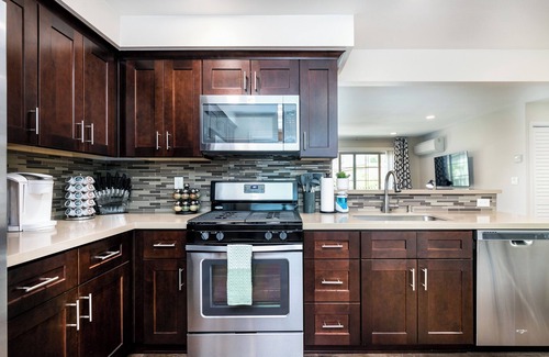 Thousand Oaks Apartamento | Peaceful & Gated 2 King Bd 2 Bth, 1 Gig WiFi near CLU, FSAC & Proactive Sports