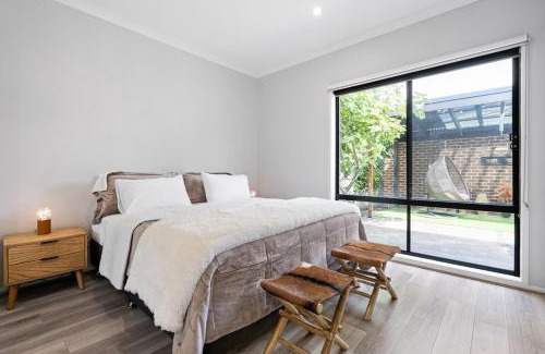 Point Cook Casa | Peaceful gem near Town Centre