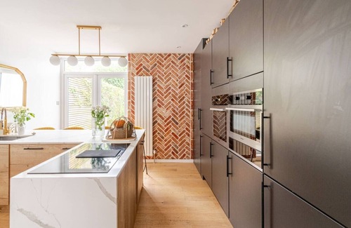 Brighton Casa | Peaceful Getaway - 10 minutes’ walk to the Beach.