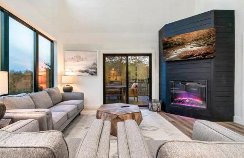 Sevierville Casa | Peaceful Getaway Luxe Cabin w Private Pool