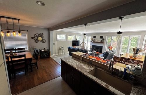 Indianapolis Casa | Peaceful Getaway Scenic Park & River Views in the heart of Broad Ripple Village!