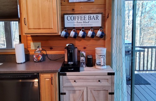 Vein Mountain Cabina | Peaceful getaway with stunning views in gated Community - EV Friendly