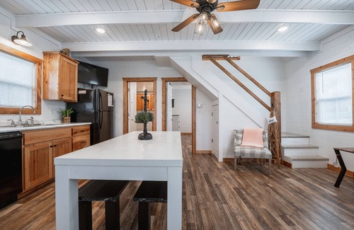 Edgemont Cabaña | Peaceful Greers Ferry Getaway Cottage w/ Fire Pit
