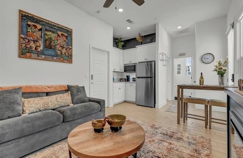 Hanford Casa | Peaceful Guest Casita Private Entrance No Cleaning Fee
