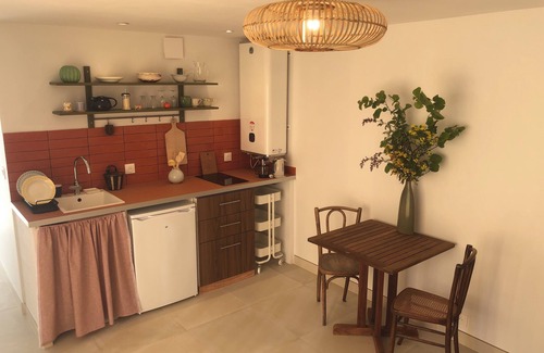 Cuges-les-Pins Apartamento | Peaceful haven in the heart of the Sainte Beaume massif, swimming pool. Beach, Marseille 20 km.