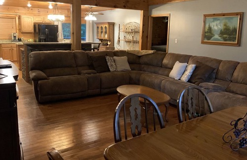 Lupton City Casa | Peaceful Hilltop Cabin.L, backs up to Prentice Cooper within min. from downtown