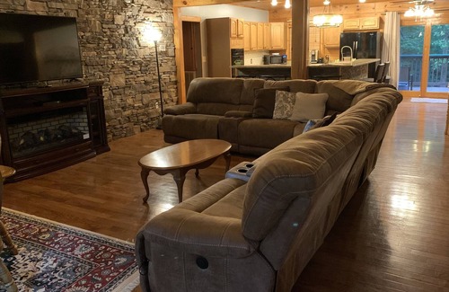 Lupton City Casa | Peaceful Hilltop Cabin.L, backs up to Prentice Cooper within min. from downtown