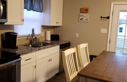Cookeville Casa | Peaceful Home On A Hill In Cookeville, Tennessee