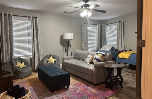Winston Casa | Peaceful House - 4 BR, Large Patio