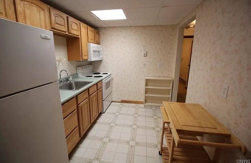 Hamilton Casa | Peaceful house in Hamilton w/gorgeous wooded backyard & creek -family friendly!