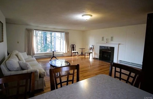 Hamilton Casa | Peaceful house in Hamilton w/gorgeous wooded backyard & creek -family friendly!