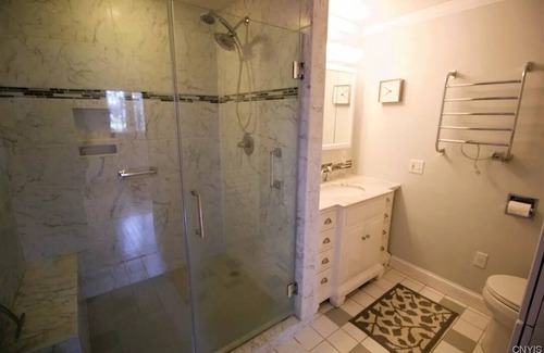 Hamilton Casa | Peaceful house in Hamilton w/gorgeous wooded backyard & creek -family friendly!