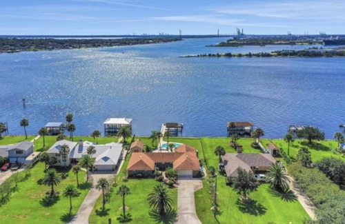 Northside Casa | Peaceful Island Retreat - Heated Pool - Gym - Private Dock