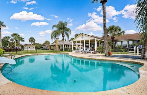 Northside Casa | Peaceful Island Retreat - Heated Pool - Gym - Private Dock