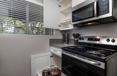 Thousand Oaks Apartamento | Peaceful King Suite near FSAC & Proactive Sports w/Gym Access & 1 Gig WiFi