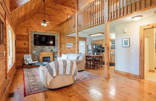 Hurdle Mills Casa | Peaceful Lakefront Retreat