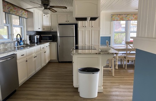 Lake Waccamaw Cabaña | Peaceful Lakefront Cottage