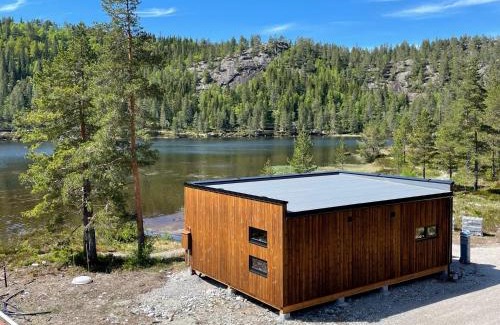 Tjaldal Casa | Peaceful lakefront cabin