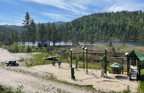 Tjaldal Casa | Peaceful lakefront cabin