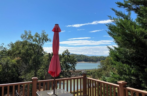 Dandridge Casa | Peaceful Lakefront Getaway Close To Douglas Lake & Dollywood & Pigeon Forge