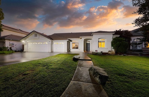 Greenacres Casa | Peaceful Lakefront house -5 min away from Golf Course