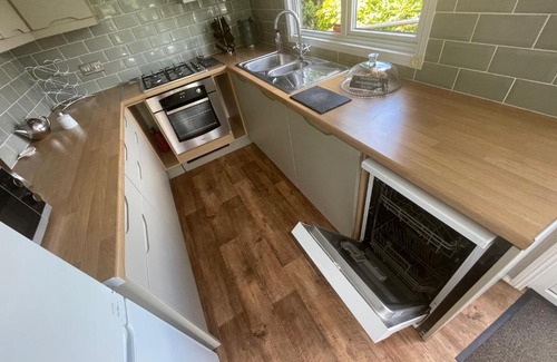 Tattershall Casa | Peaceful Lakeside Lodge LF with hot tub, private fishing peg situated Tattershall Lakes