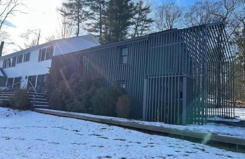Greenwich Apartamento | Peaceful lakeside retreat in Greenwich [2BR, 1BA]