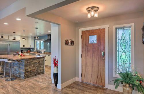 Lebanon Casa | Peaceful Lebanon FarmhouseandRanch with Pool!