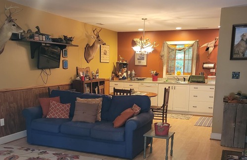 Beaufort Apartamento | Peaceful lodge overlooking a beautiful pond