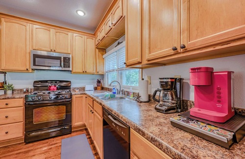 Bandera Casa | Peaceful Lower Downtown Bandera, Pet Friendly w/ Large Fenced Yard, King Bed!