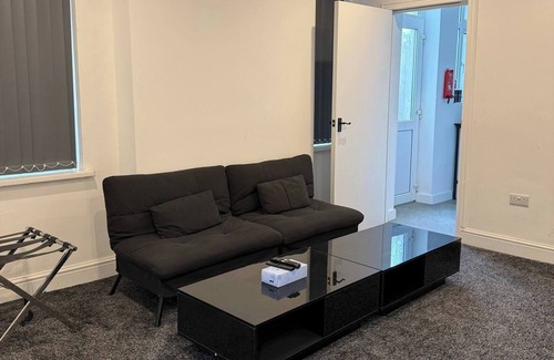 Luton Apartamento | Peaceful Luton Apartment with Electric Heating & WiFi
