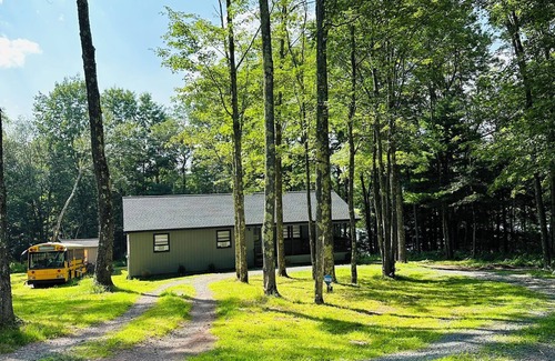 White Lake Casa | Peaceful Modern Getaway! 5 Min from Bethel Woods