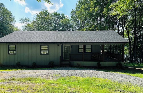 White Lake Casa | Peaceful Modern Getaway! 5 Min from Bethel Woods