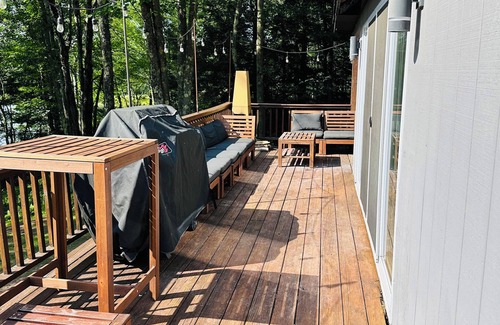 White Lake Casa | Peaceful Modern Getaway! 5 Min from Bethel Woods