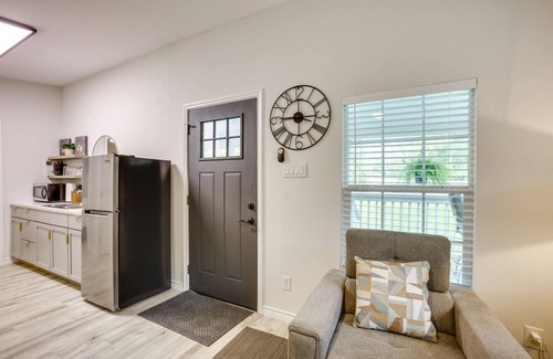 Montgomery Cabaña | Peaceful Montgomery Vacation Rental w/ Porch!