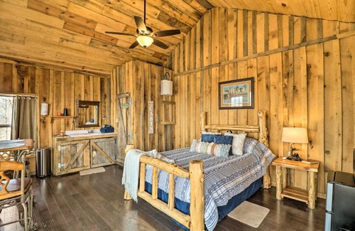 Mountain View Apartamento | Peaceful Mountain Air Getaway with Fire Pit!