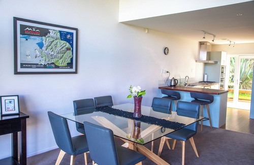 Ohakune Casa | Peaceful mountain sanctuary - private outdoor spa pool, cozy & comfy, free wifi