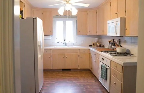 Stanardsville Casa | Peaceful mountain farmhouse, close to Shenandoah NP, wineries and more