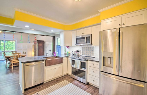 New Market Cabina | Peaceful New Market Cabin w/ Deck & Fire Pit!