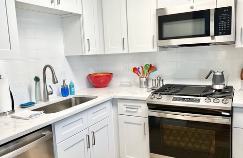 Brentwood-Darlington Casa | Peaceful, newly renovated home away from home