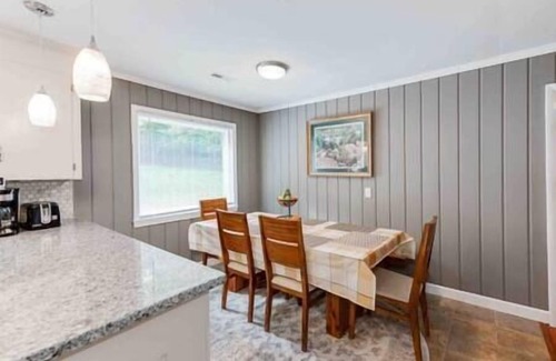 Winston - Salem Casa | Peaceful Noble Hill Top Haven -at- Winston-Salem